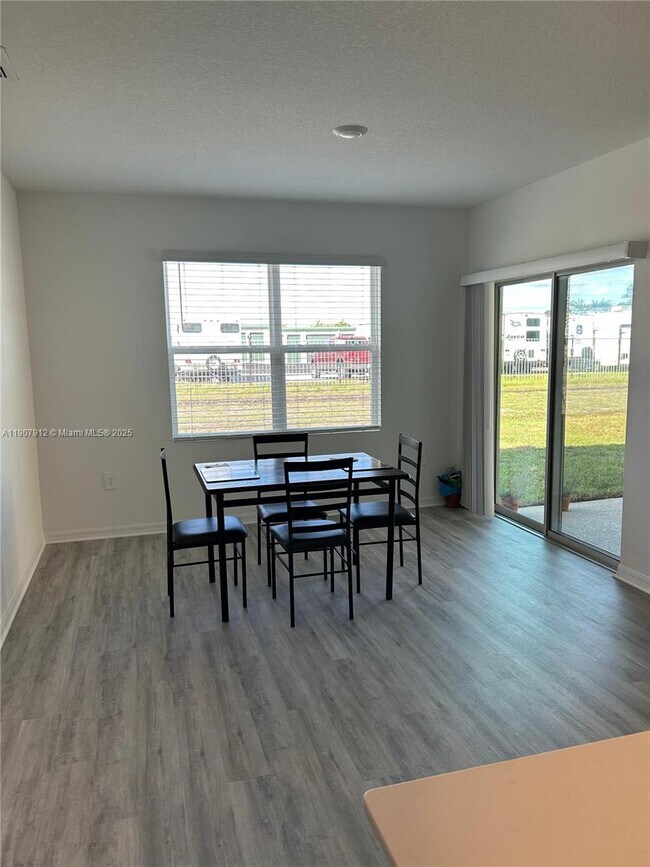 Building Photo - 632 Taylor Grvs St