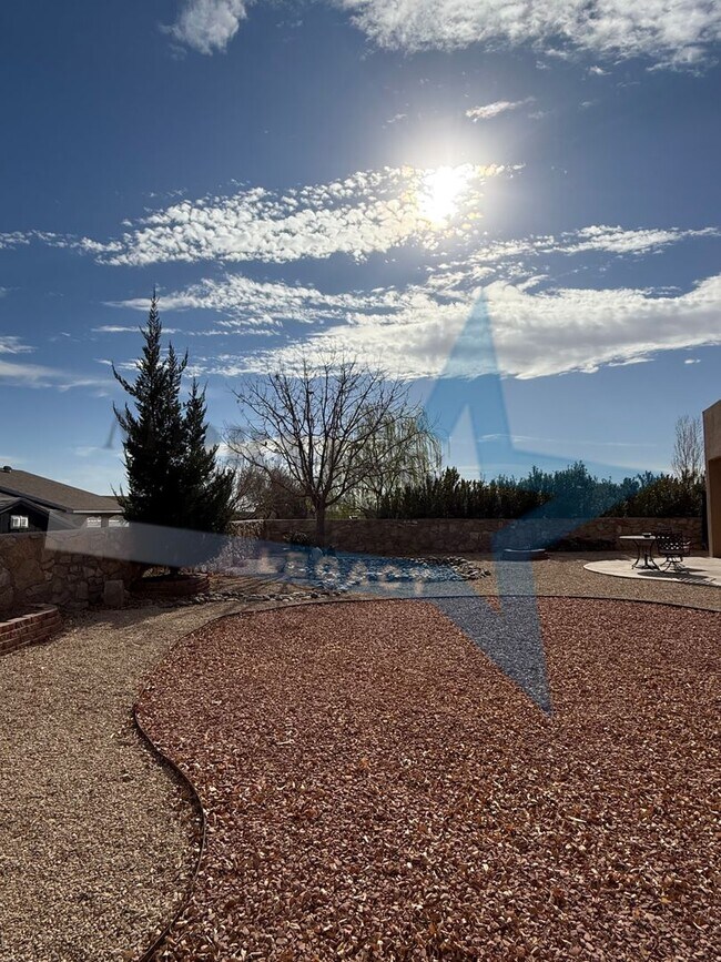 Building Photo - 3 Bedroom Energy-Efficient Home with Expansive Yard & Workshop!