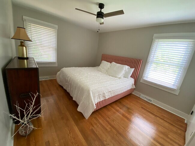 Bedroom with king size bed. - 2115 Country Ct