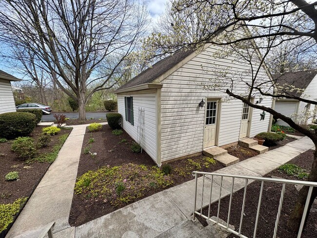Building Photo - 3 Bedroom 4 Bathroom Available in Hummelstown!