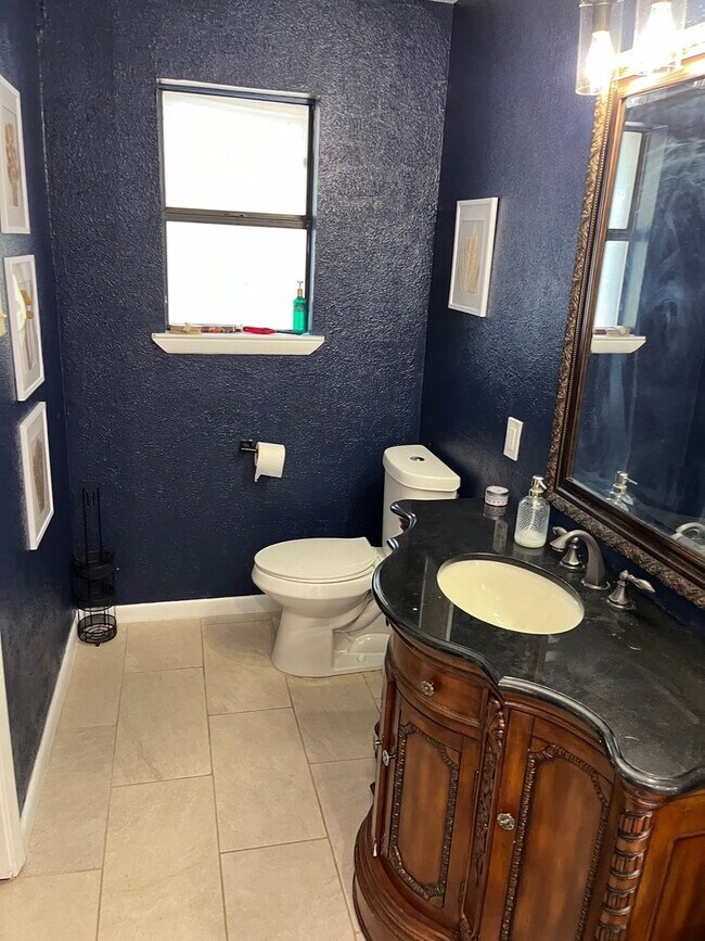 Building Photo - 830 Blackburn St