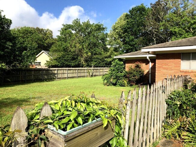 Building Photo - 310 S Audubon Blvd