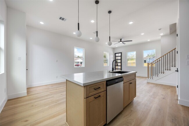 Building Photo - 4806 Carmen St