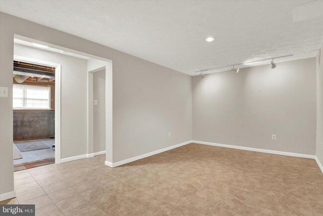 Building Photo - 428 Palmer Terrace