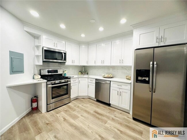 Building Photo - 16 Gerard Pl