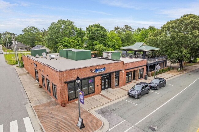 Building Photo - Stunning 3BD, 2.5BA End-Unit Fuquay-Varina Townhome with a 2-Car Garage in a Prime Location Near ...