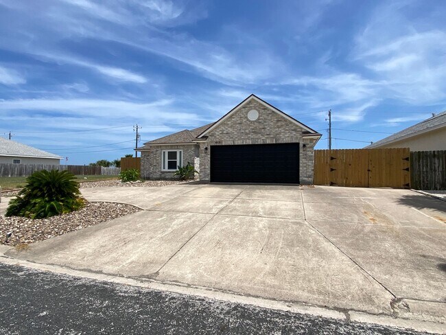 Building Photo - UPDATED 4 BEDROOM IN COQUINA BAY!