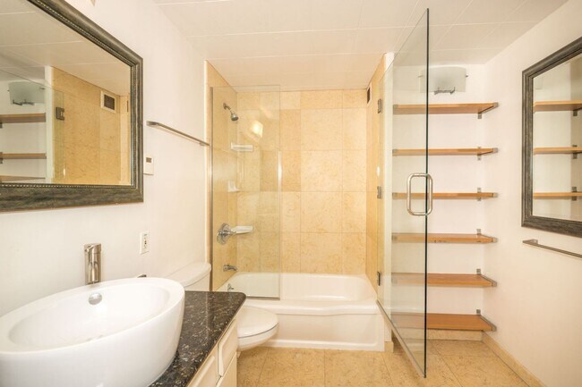 Building Photo - High Rise Living in the Heart of Downtown Palo Alto!