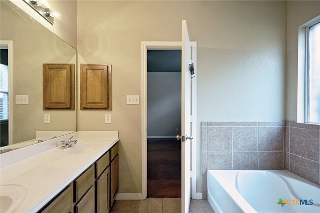 Building Photo - 2065 Dove Crossing Dr