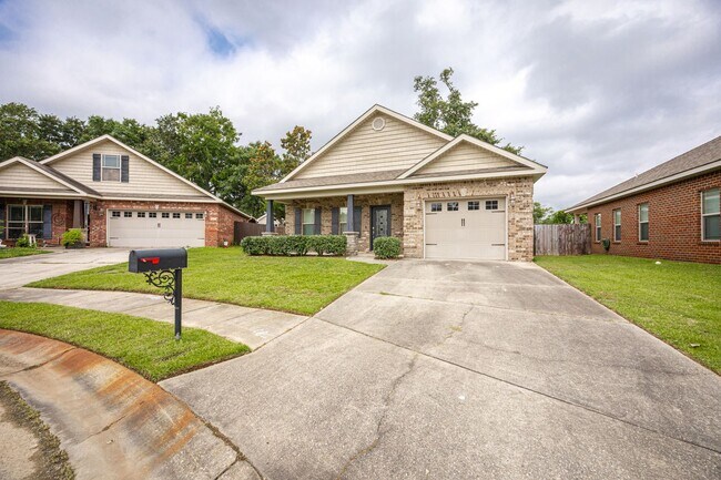 Building Photo - Charming Home Move-in Ready!
