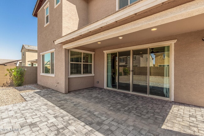 Building Photo - 2250 E Palmdale Ln