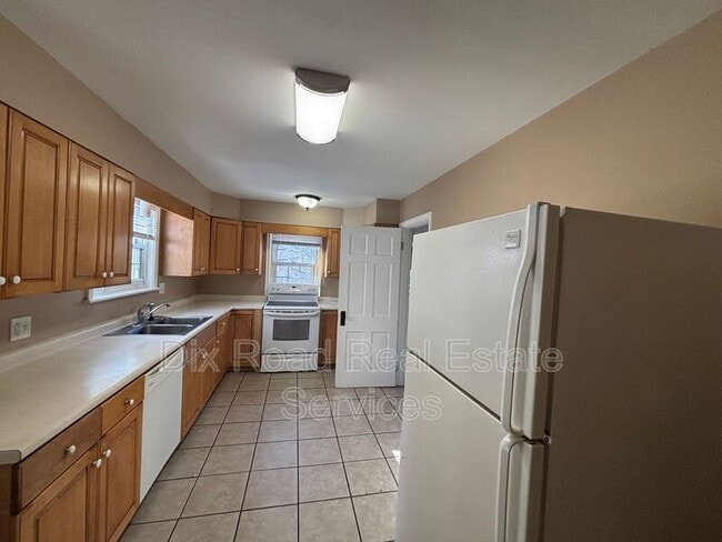 Building Photo - 3600 Grand Ave