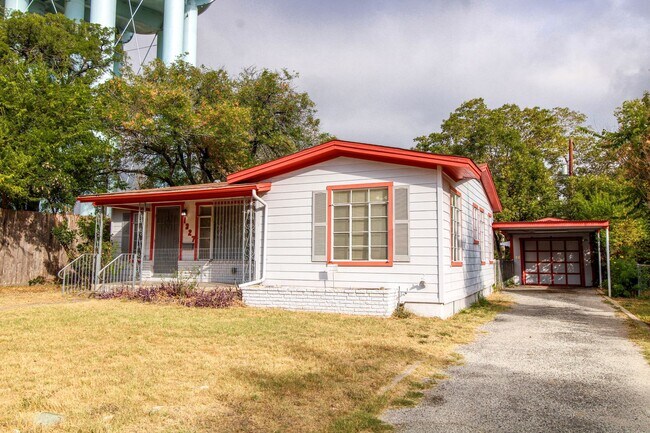 Building Photo - 1327 Vanderbilt St