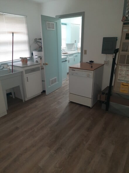 Washroom - 3505 NE Ainsworth St