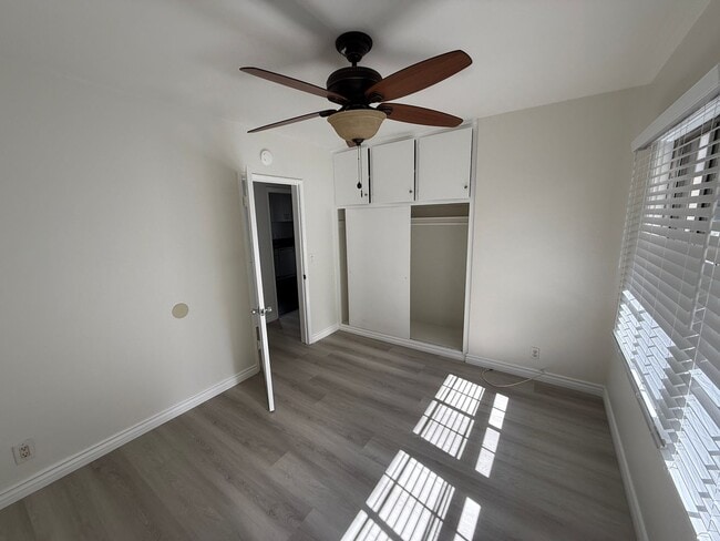 Building Photo - Beautiful 2 Bedroom Belmont Shore Apartment for Rent - Garage Parking Included!
