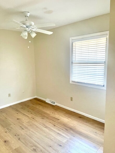 Bedroom 3 (closet not pictured) - 6030 Applecrest Ct