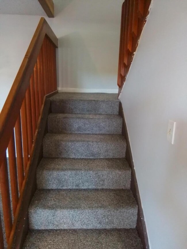 Building Photo - 1458 N Lawnwood Cir