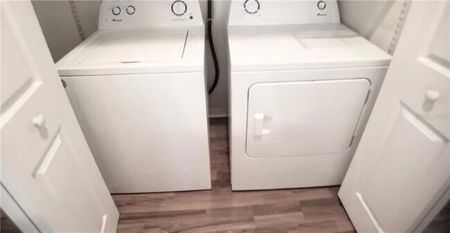 Building Photo - 860 N Orange Ave