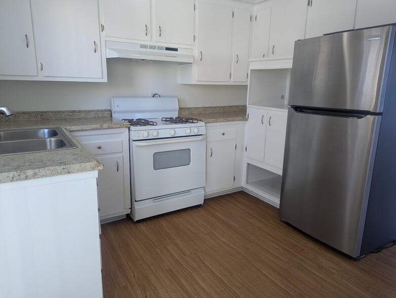 Building Photo - 214 Melrose Dr