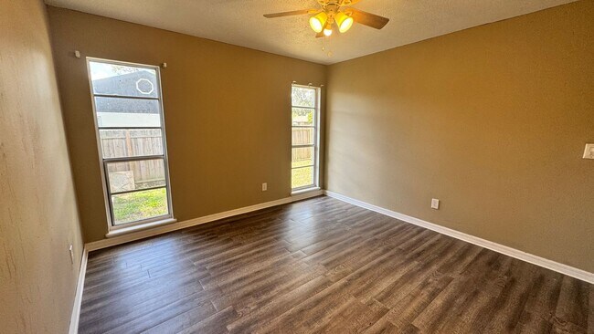 Building Photo - FOR RENT – 2 Bed / 1 Bath Triplex in Citrus Park, Ocala, FL – Available Now!