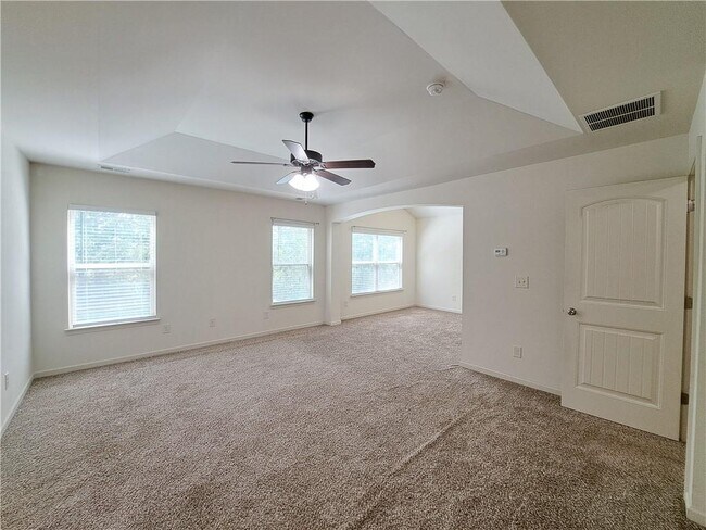 Building Photo - 867 Pine Ln