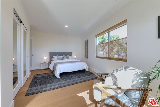 Building Photo - 211 Bellino Dr