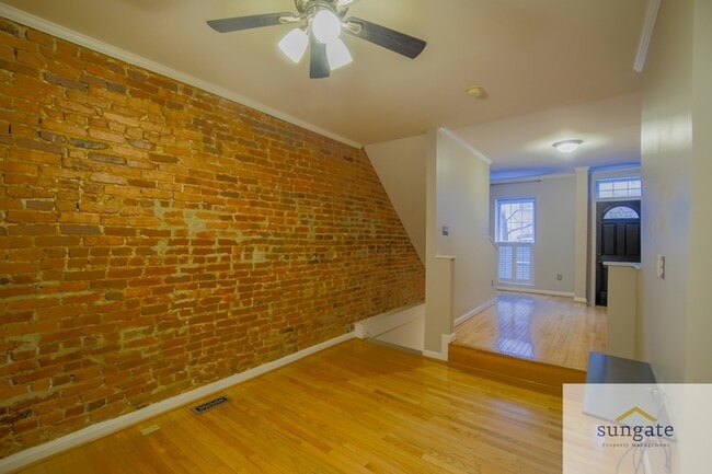 Building Photo - 615 S Glover St