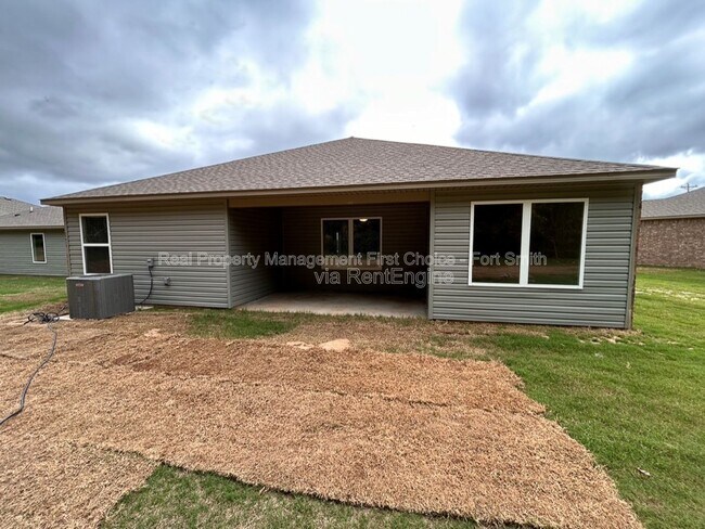 Building Photo - 10638 Cedar Wy