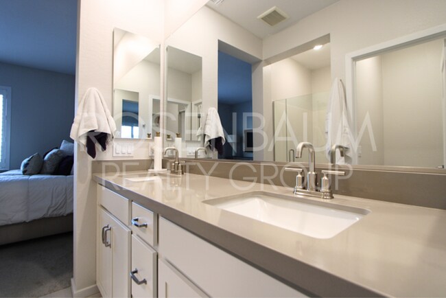 Building Photo - Stunning 3-beds, 2.5-baths townhome in the...