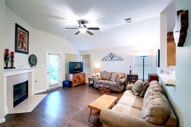 Building Photo - 1519 Hawk Dr