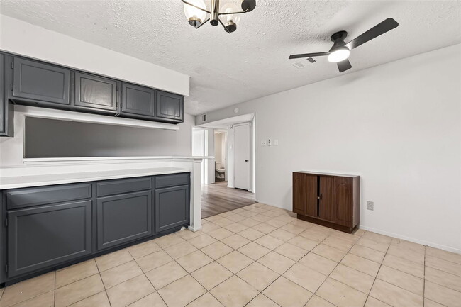 Building Photo - Beechbend Drive, Missouri City, TX 77489 - 4 BR 2.5 BA single-family home