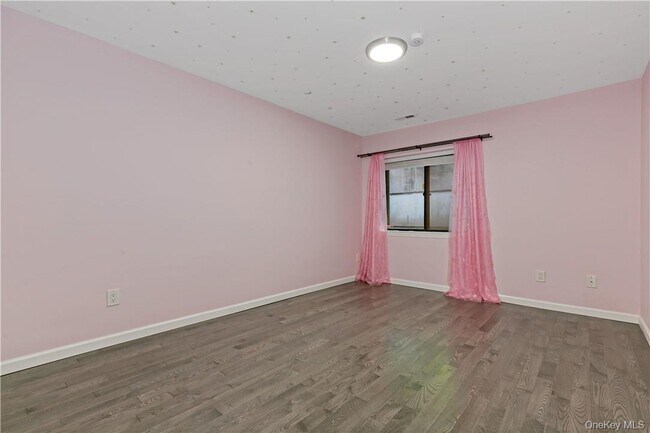 Building Photo - 343 N Greeley Ave