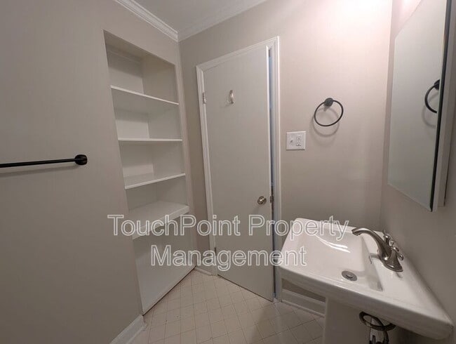 Building Photo - 6724 Sunview Dr