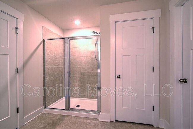 Building Photo - 208 Pewter Cir