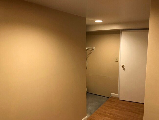 Building Photo - 180 Fish Rd