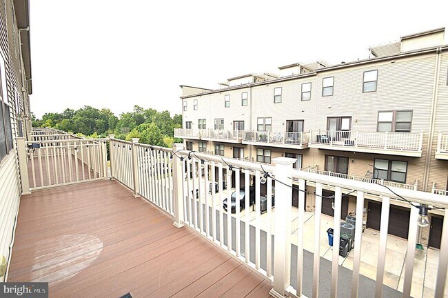 Building Photo - 44878 Tiverton Sq