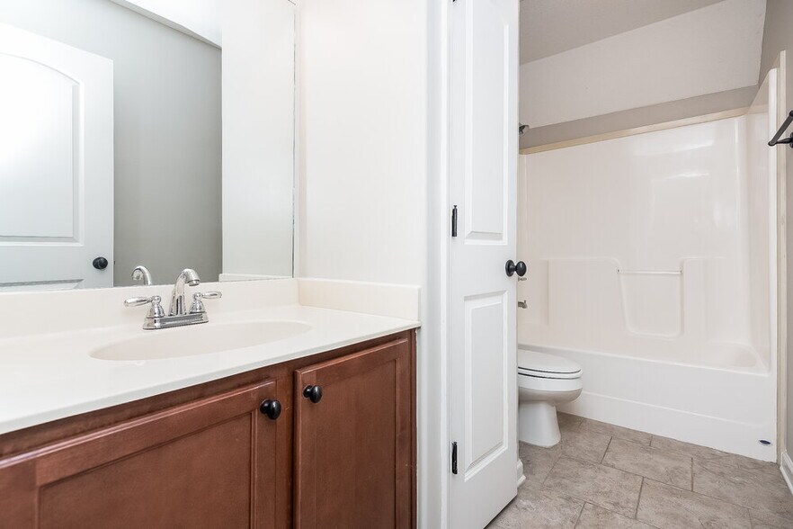 Building Photo - 40 Willow Springs Ln