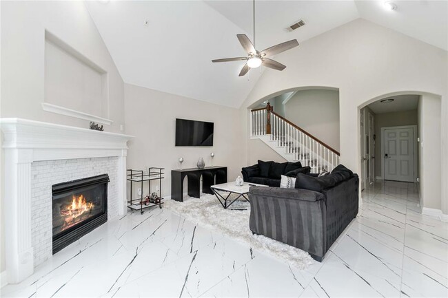 Building Photo - 3819 Emerald Lake Dr