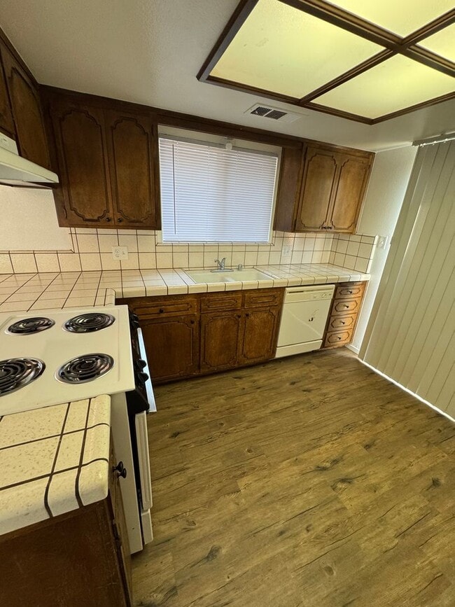 Building Photo - 3951