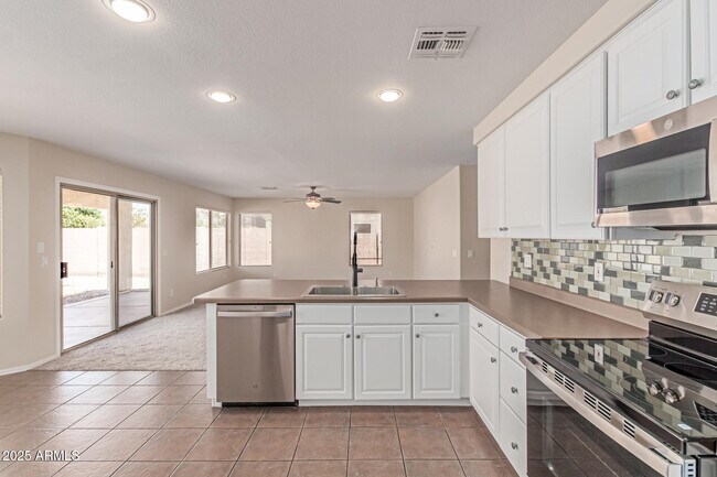 Building Photo - 2302 E Torrey Pines Pl