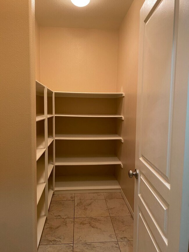 Building Photo - Beautiful Home located in Wolf Creek