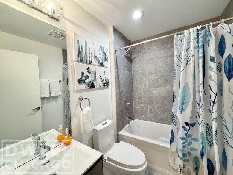 Building Photo - 2550 W Thomas St