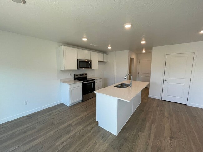 Building Photo - Brand New 3-Bed/2.5 Bath Town Home
