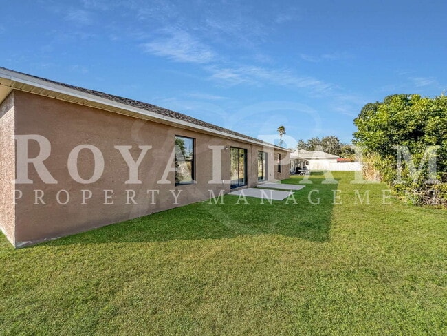 Building Photo - 3 Bed 2 Bath in Cape Coral — Curb Appeal. Fresh Style. Zero Hassle.