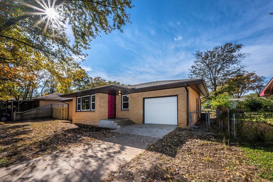 Building Photo - 809 N Ross Ave
