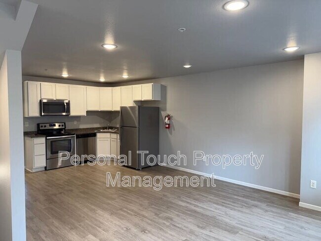 Building Photo - 808 7th Ave S