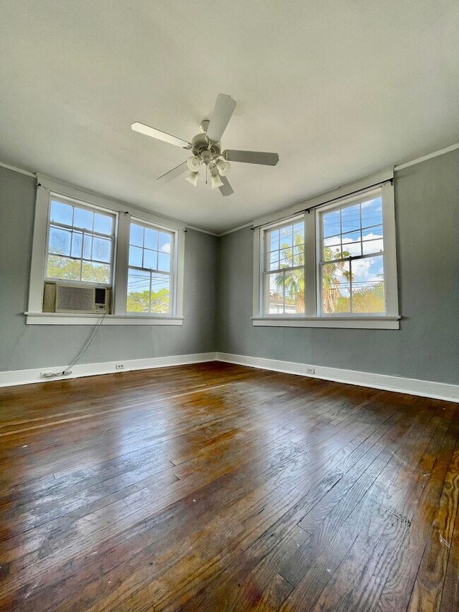 Building Photo - 2bd/1ba Conveniently Next to Loyola and Tu...