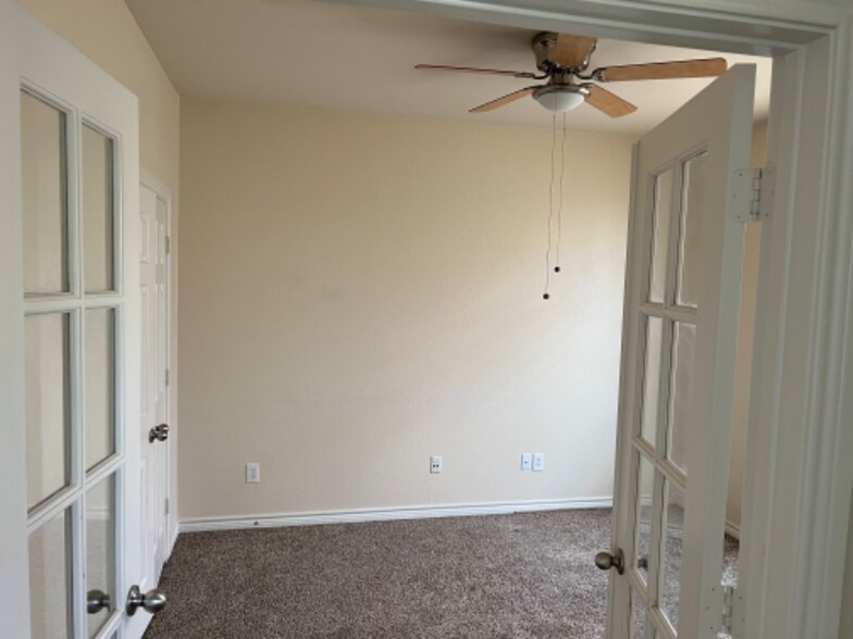 Building Photo - 1738 Summerwood Ln