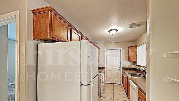 Building Photo - 2932 La Estancia Ln