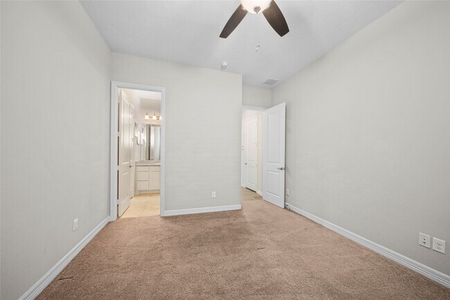Building Photo - 2823 Maple Oak Ln